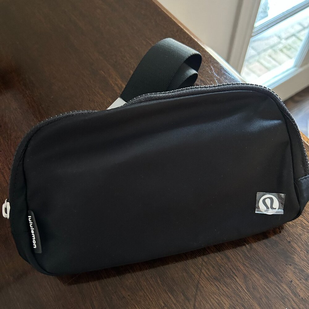 Lululemon Everywhere Belt Bag BNWT